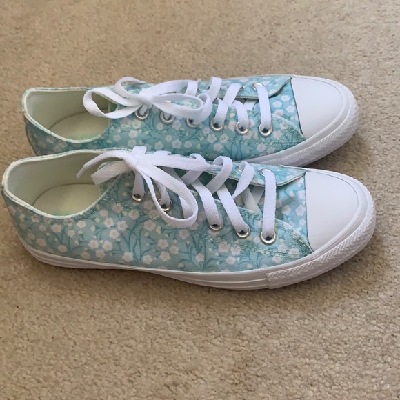 Converse Sneaker - Picture 2 of 10